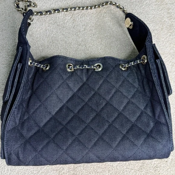 New Matthieu Blazy Chanel - 1st New Collection Launch - Chanel 25 Dark Denim SM - Picture 7 of 9